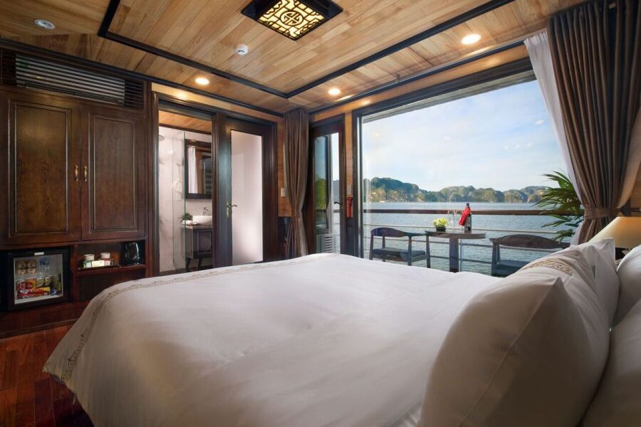 Ha Long & Lan Ha Bays: 2-Day Cruise with Meals & Kayaking - Sunrise Tai Chi and an early start