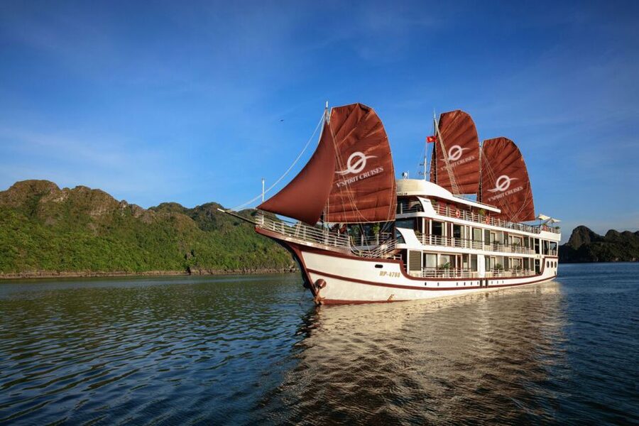 Ha Long & Lan Ha Bays: 2-Day Cruise with Meals & Kayaking - Brunch and the return to Tuan Chau