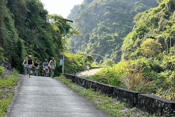 Ha noi: 3D- Halong, Lan ha bay classic cruise, Ninh Binh full day - Sunset, cooking, and an overnight cabin