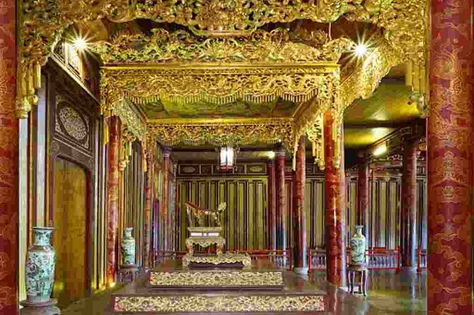 Hai Van Pass and Hue City Sites Deluxe Small Group Tour - Lunch and the Hue food break