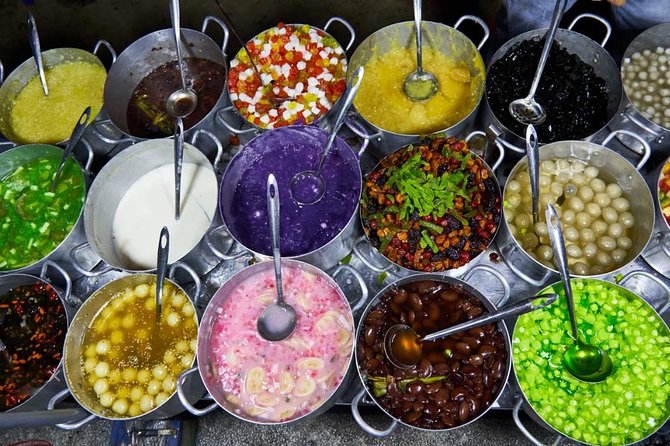 Half-Day Guided Street Food Walking Tour at Hue - Stop three: cool down with chè Huế