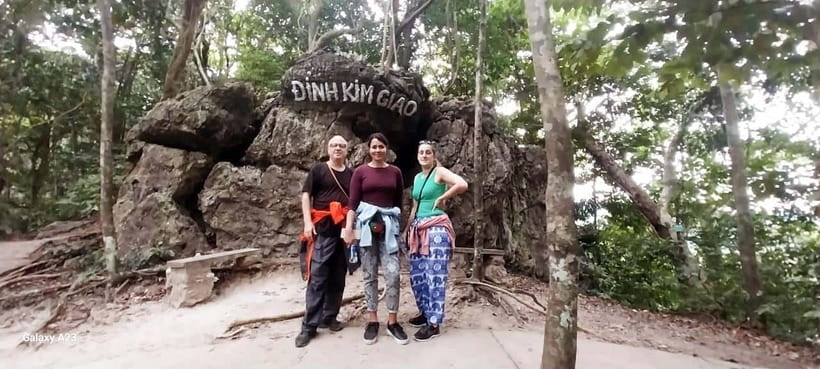 Half Day Hiking to Cat Ba National Park with a Guide - Chua Linh Quang and the Buddhist stop