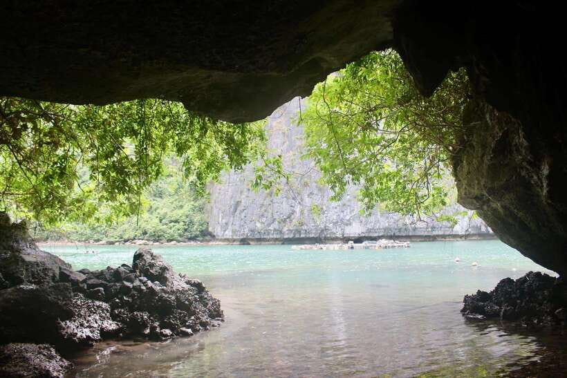 Half day Lan Ha Bay excursion ( 4 hours ): Kayaking, Snorkel - Why Lan Ha Bay feels different from Halong Bay