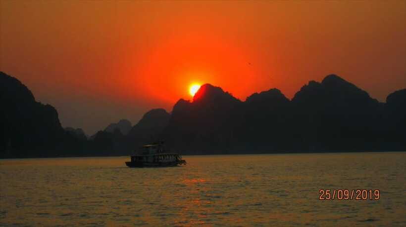 Half day Lan Ha Bay excursion ( 4 hours ): Kayaking, Snorkel - Swimming and snorkeling in quiet water