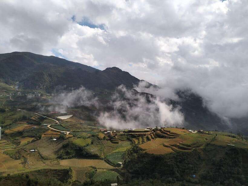 Half Day Sapa Trekking to Visit Lao Chai - Ta Van - Walking beside the Muong Hoa Stream