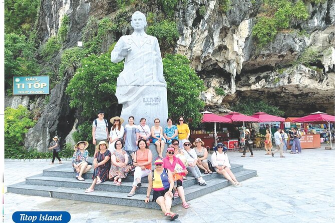 Halong 6 hours Boat tour with Cave, Kayak, lunch, transfer high-way from Hanoi - The famous rock formations and first views