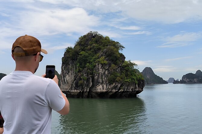 Halong & Bai Tu Long Luxury Day Tour - Fishing village & Kayak - From Hanoi’s Old Quarter to the cruise port