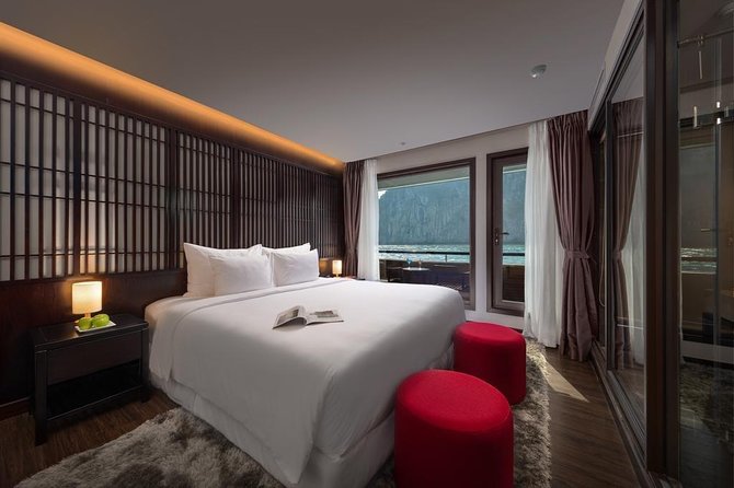Halong Bay 2 Days 1 Night Cruise - Sung Sot Cave, the most demanding sightseeing stop