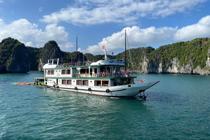 Halong Bay 2 days on classic cruise, small group, biking-kayaking - Lunch, limestone islands, and the first bay views