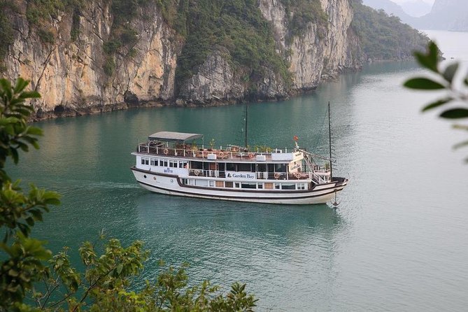 Halong Bay 2D1N BEST CRUISES All-Inclusive: Transfer, Meals, Kayak, Cave, Island - Kayaking around a floating fishing village