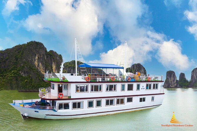 Halong Bay and Lan Ha Bay 2 Days 1 Night with Sunlight Premium - Lunch and the first views of Lan Ha Bay