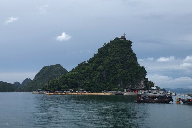 Halong Bay Cruise With Cave, Kayaking, Swimming - Buffet Lunch - Kayaking or bamboo boat at Hang Luon