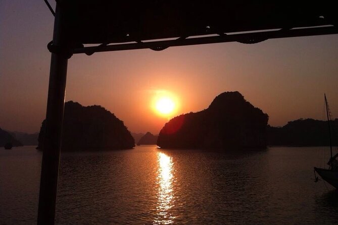 Halong Bay Cruise With Cave, Kayaking, Swimming - Buffet Lunch - Titov Island, swimming, and the climb