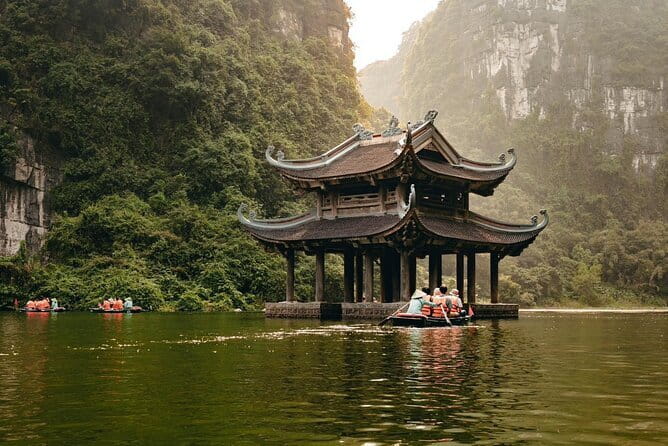 Halong Bay Full Day with All-Inclusive - Surprise Cave and the Bo Hon archipelago