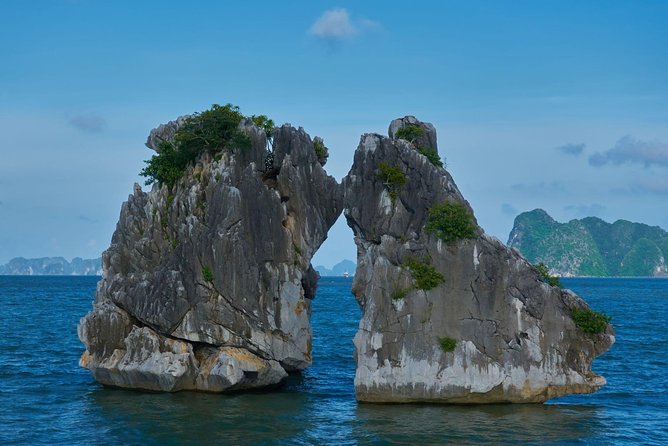 Halong Bay Full Day With Cave, Kayaking And Swimming - Highway Transfer - What this $39.50 Ha Long Bay tour actually offers