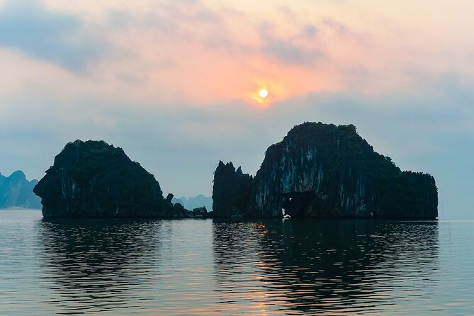 Halong Fantasea Cruise - 2 Days 1 Night - Cave Visit And The Karst Islands