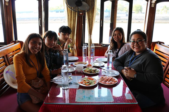 Halong Islands, Caves, Kayak, Lunch Day Tour w Dragonfly Cruise - Hong Ga Choi Island and the classic photograph