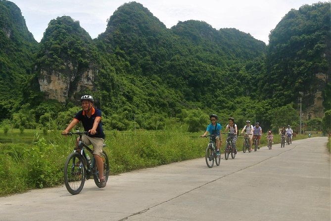 Hang Mua - Hoa Lu - Tam Coc Small Group Tour 8 People a Group - Vietnamese lunch and the middle of the day