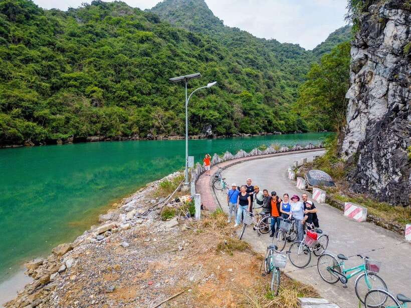 Hanoi: 2-Day Ha Long and Lan Ha Bay Cruise with Kayaking - Kayaking and swimming around Three Peaches Islet