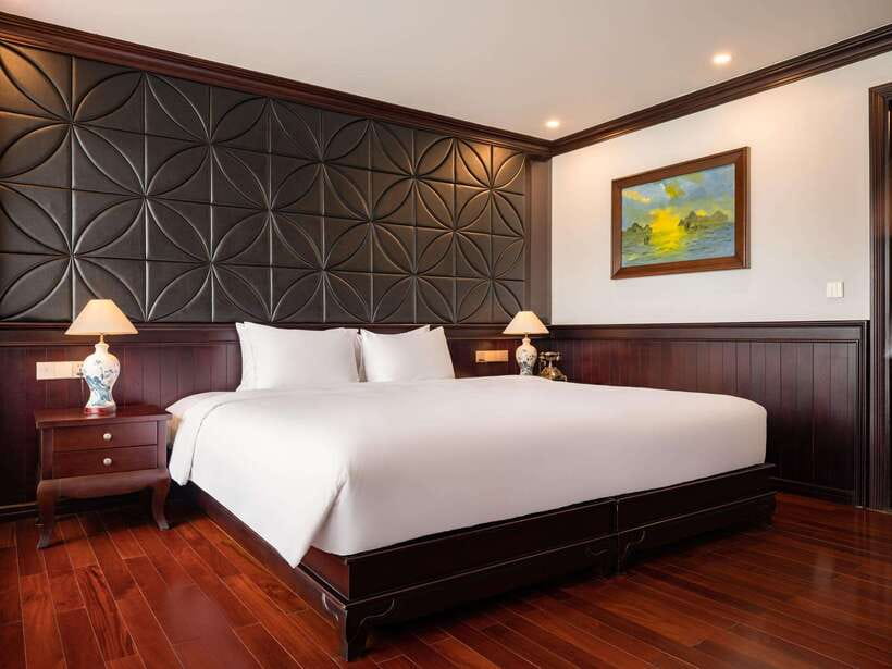 Hanoi: 2-Day Halong & Lan Ha Bay 5 Stars Cruise with Balcony - Lunch and the first views of Halong Bay