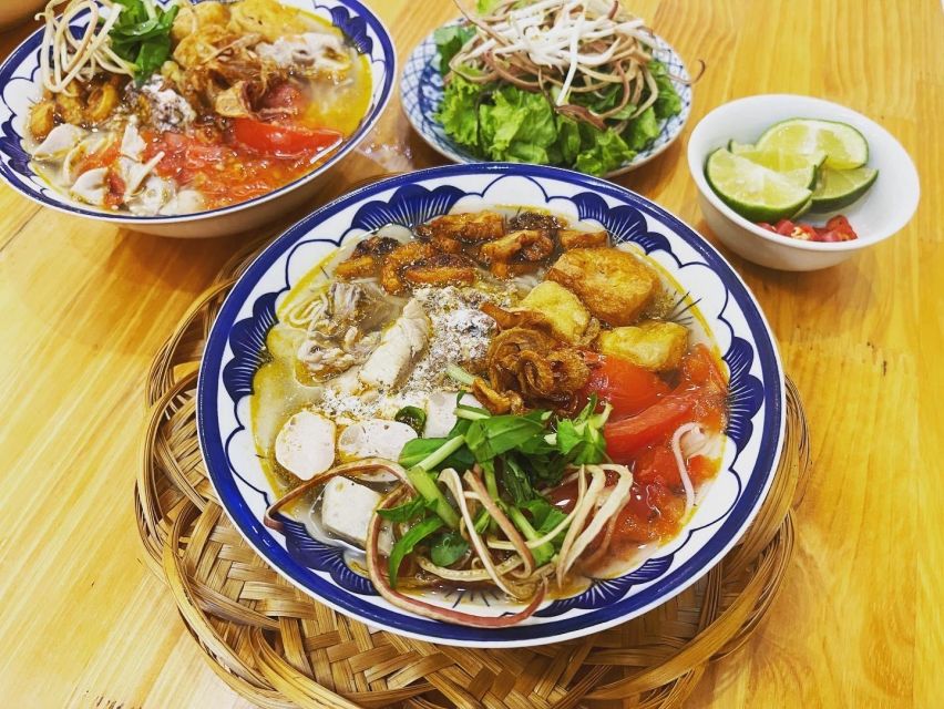 Hanoi: 5 Local Dishes Cooking Class with Meal & Market Visit - Meeting the chef in Hanoi’s Old Quarter