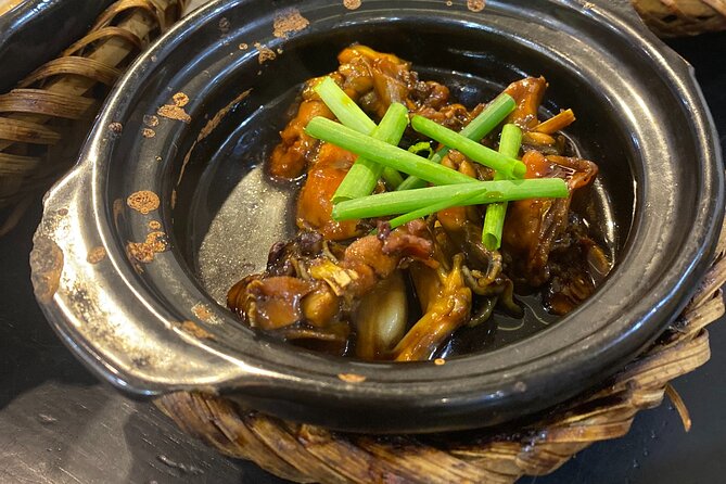 Hanoi: 7 Tasting Street Food Walking Tour and Train Street - Why this Hanoi food walk works well for first-time visitors
