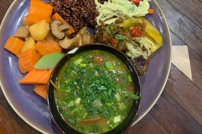 Hanoi: 7 Tasting Street Food Walking Tour and Train Street - Where the tour can fall short