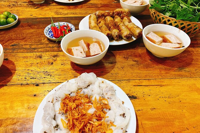 Hanoi: 7 Tasting Street Food Walking Tour and Train Street - Who should book this food and Train Street walk?