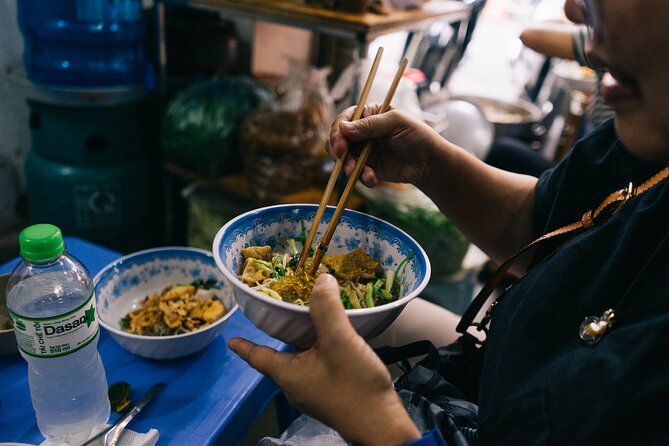 Hanoi Authentic Local Food Tasting Tour - Meeting Cherry and entering the Old Quarter