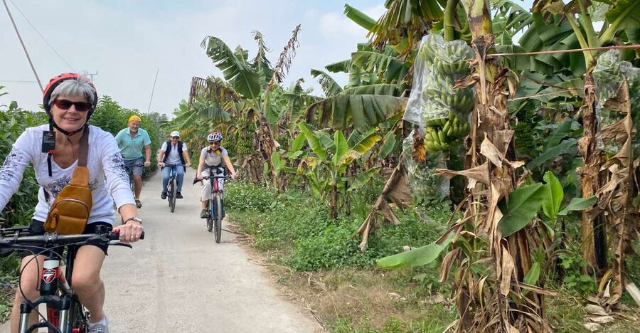 Hanoi: Bike Tour Through Hidden Gems and Banana Island - Lake B52 and the wartime past