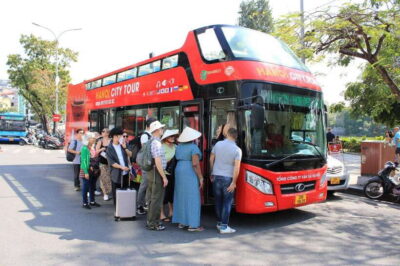 Centuries of Highlights in 1 Hour by Open-Top Bus
