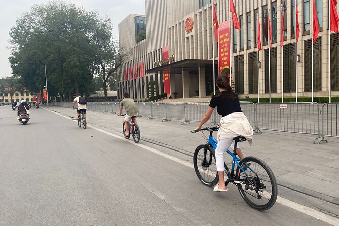 Hanoi City Bike Tour through Banana Island & Food Tasting - The Old Quarter on two wheels