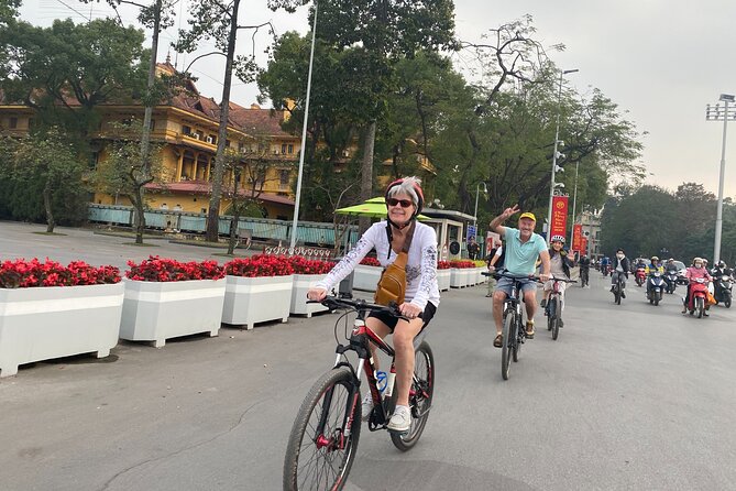 Hanoi City Bike Tour through Banana Island & Food Tasting - West Lake and the final ride to B-52 Lake