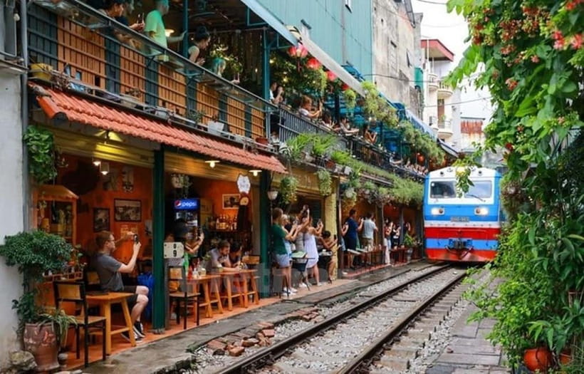 Hanoi: Eat Like a Local Small Group Street Food Tour - Key points at a glance