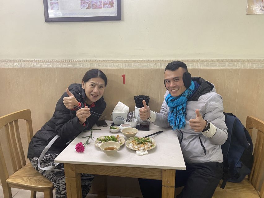 Hanoi: Food and Sightseeing Motorbike Tour with 7 Tastings - Train Street Cafe as the final stop