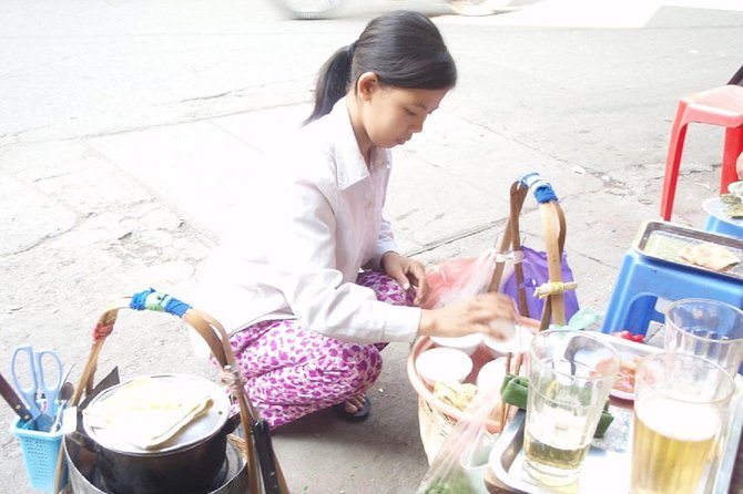 Hanoi Food on Foot: Walking Tour of Hanoi Old Quarter - Market stalls, seasonal fruit, and food culture