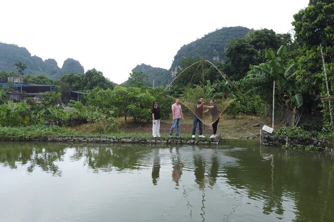 Hanoi Full Day A Private Tour With Mix of History and Activities - Vietnamese lunch before the afternoon activities