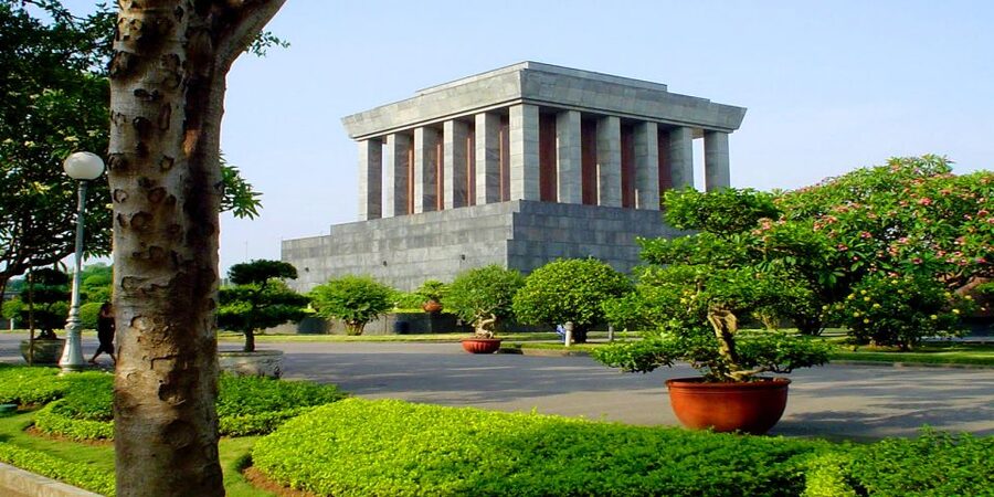Hanoi: Full-Day City Tour and Water Puppet Show - The Ho Chi Minh complex and One Pillar Pagoda
