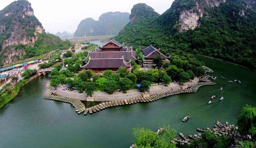 Hanoi: Guided Full-Day Hoa Lu, Trang An and Mua Cave Tour - Trang An by boat for two hours