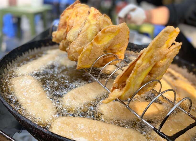 Hanoi: Guided Street Food Tour with Train Street Experience - Arriving at Train Street for the final drink