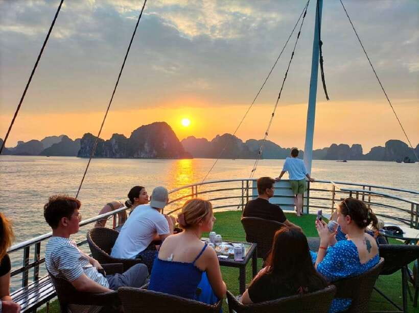 Hanoi: Ha Long Bay Day Cruise - Swimming, Meal, Kayaking - Crowds, weather, and what the price does not solve