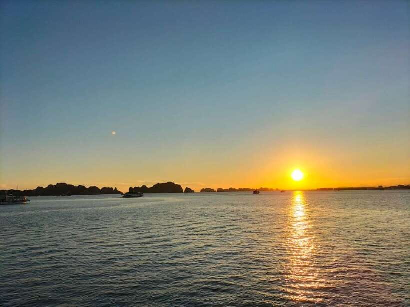 Hanoi: Ha Long Bay Day Cruise - Swimming, Meal, Kayaking - Luon Cave by kayak or bamboo boat