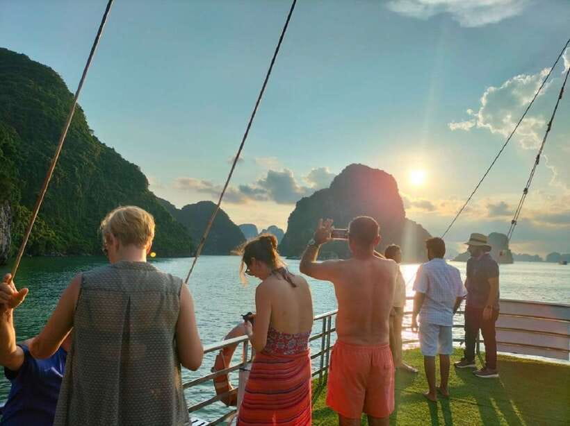 Hanoi: Ha Long Bay Day Cruise - Swimming, Meal, Kayaking - Guides, organization, and the human side of the tour