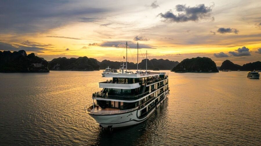 Hanoi: Halong Bay 2-Day 5-Star Balcony Cruise & Bathtub - Tra Bau, Ba Trai Dao, and swimming in Lan Ha Bay