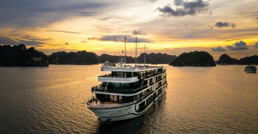 Hanoi: Halong Bay 2-Day 5-Star Balcony Cruise & Bathtub - From Hanoi to the boat at Tuan Chau
