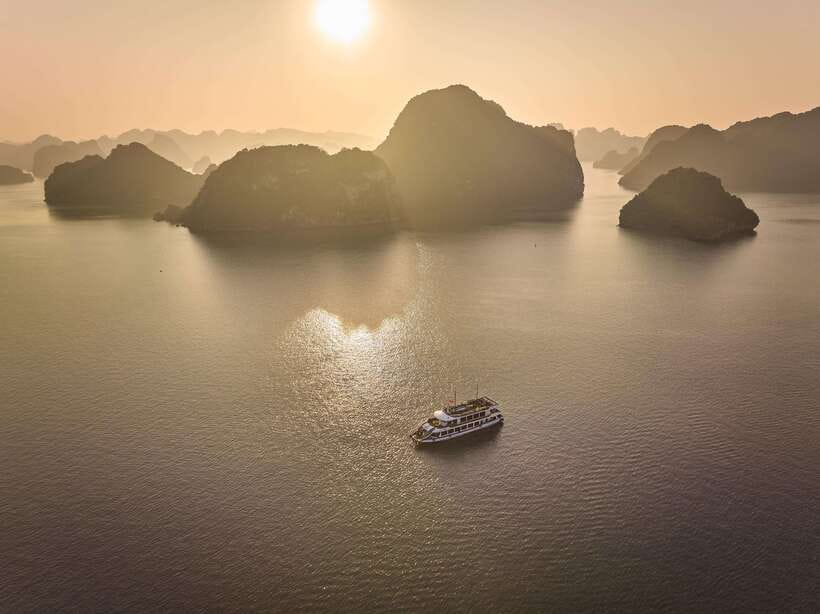 Hanoi: Halong Bay Cruise, Amazing Cave, Titov Island & Kayak - Key points before you book