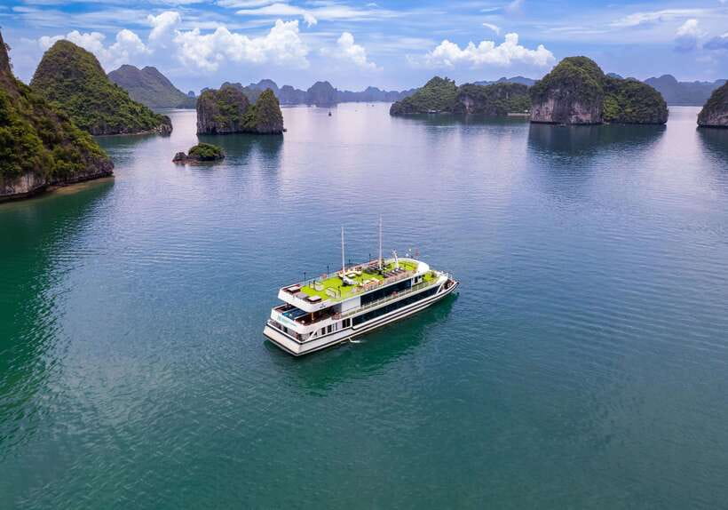 Hanoi: Halong Bay Cruise, Amazing Cave, Titov Island & Kayak - The long road from Hanoi to Tuan Chau