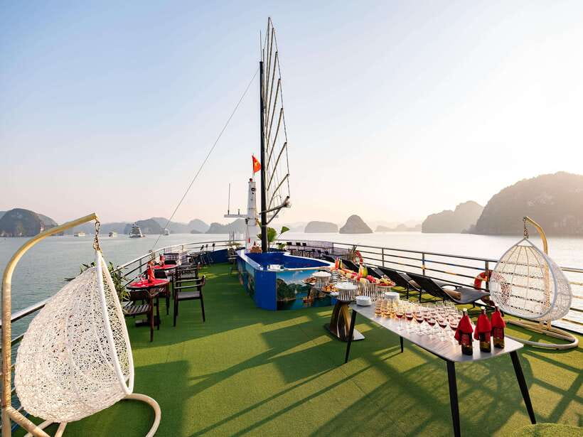 Hanoi: Halong Bay Cruise, Amazing Cave, Titov Island & Kayak - Luon Cave by kayak or bamboo boat