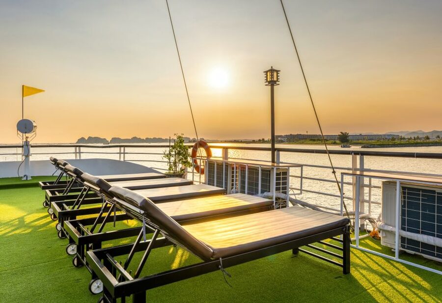 Hanoi: Halong Bay Cruise, Amazing Cave, Titov Island & Kayak - Titov Island for swimming or a steep climb
