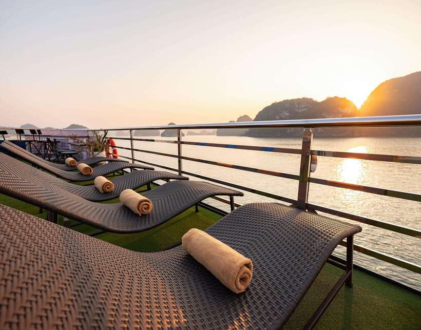 Hanoi: Halong Bay Cruise, Amazing Cave, Titov Island & Kayak - Guides can make the schedule work
